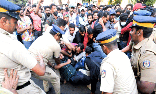 ഒത്തുതീർപ്പും അനുരഞ്ജനവും പാളി; നിയമന കണക്ക്​ നിരത്തി പൊലീസ്​ ആസ്ഥാനം, തെറ്റെന്ന്​ ഉദ്യോഗാർഥികൾ