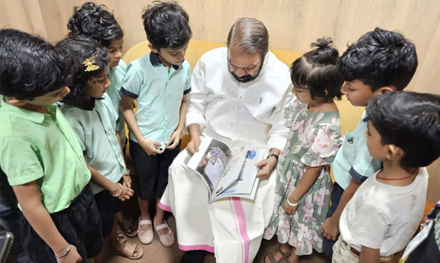 തേനെഴുത്തുകൾ എന്ന പേരിലുള്ള ഒന്നാം ക്ലാസ് ഡയറി പ്രകാശനം ചെയ്തു