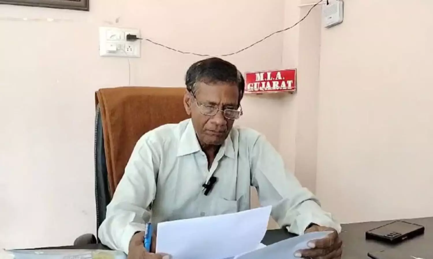 ഗുജറാത്ത് കോൺഗ്രസിൽ കൊഴിഞ്ഞുപോക്ക് തുടരുന്നു; ഒരു എം.എൽ.എ കൂടി ബി.ജെ.പിയിലേക്ക്