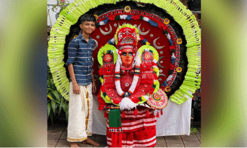 theyyam sculpture