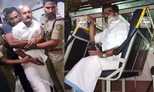 വീണ്ടും അറസ്റ്റ് ചെയ്യാൻ പൊലീസ് നീക്കം; കുഴൽനാടനും ഷിയാസും കോടതിയിലേക്ക് ഓടിക്കയറി, സ്ഥലത്ത് സംഘർഷം