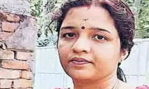 അർധരാത്രിയിലെ ഉദ്യോഗസ്ഥ ക്രൂരത; ആറ് വർഷത്തിനുശേഷം നിഷക്ക് ജോലി അർധരാത്രിയിലെ ഉദ്യോഗസ്ഥ ക്രൂരത; ആറ് വർഷത്തിനുശേഷം നിഷക്ക് ജോലി