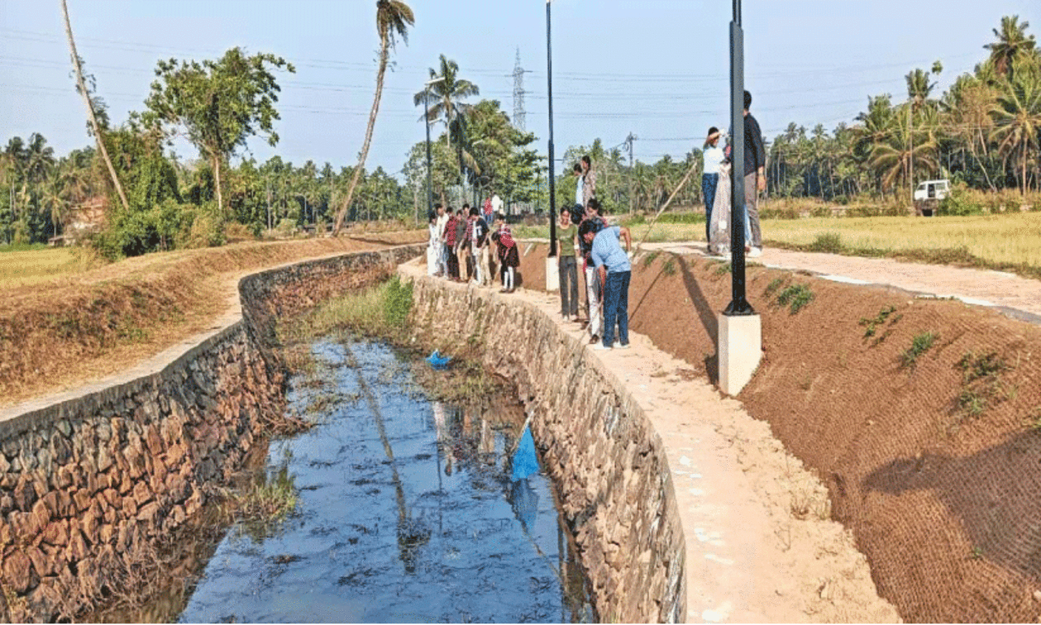 തെളിനീരൊഴുകി കാനാമ്പുഴ