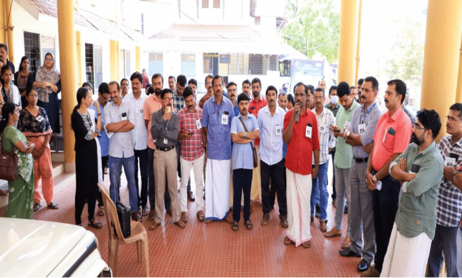 ശമ്പള മുടക്കം: കേന്ദ്രത്തിനെതിരെ പ്രതിഷേധം