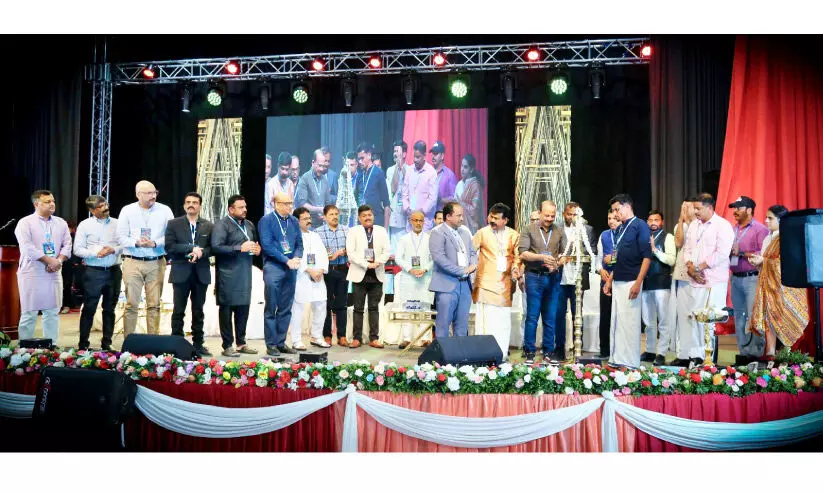 പാ​ട്ടും ആ​ഘോ​ഷ​വു​മാ​യി കെ.​ഇ.​എ ‘കാ​സ​ർ​കോ​ട് ഉ​ത്സ​വ്’