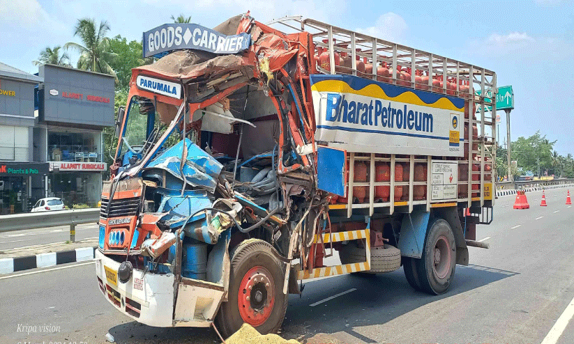 വാ​ഹ​ന പ​രി​ശോ​ധ​ന​ക്കി​ടെ ദേ​ശീ​യ​പാ​ത​യി​ൽ അ​പ​ക​ടം