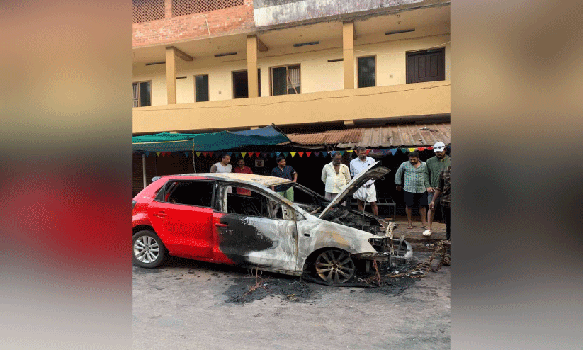 ഓടുന്ന കാറിന് തീപിടിച്ചു; യാത്രികർക്ക് അത്ഭുത രക്ഷപ്പെടൽ