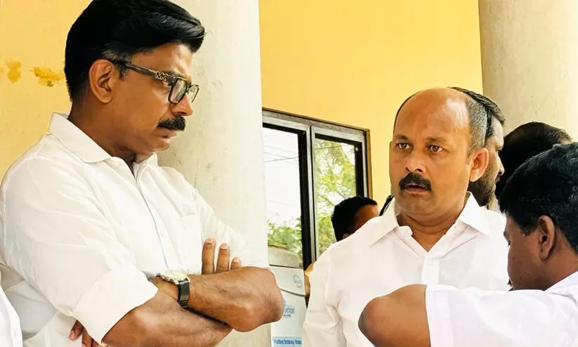 പ്രതിഷേധ കേസ്: മാത്യു കുഴൽനാടനും മുഹമ്മദ് ഷിയാസും സ്​റ്റേഷനിൽ ഹാജരായില്ല