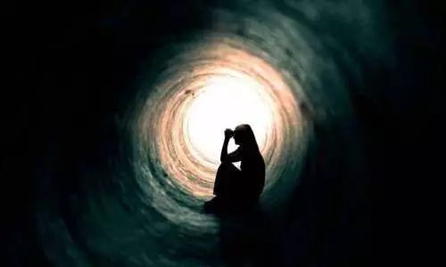 വല്ലാത്തൊരു നാട്ടിലൂടെ  രക്ഷപ്പെടൽ