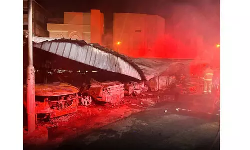 മു​ബാ​റ​ക് അ​ൽ ക​ബീ​റി​ൽ വാ​ഹ​ന​ങ്ങ​ൾ​ക്ക് തീ​പി​ടി​ച്ചു