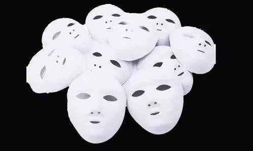 മ​കു​ടി*