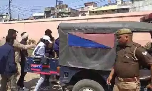 യു.പിയിൽ പരീക്ഷാഹാളിൽ മൂർച്ചയേറിയ ആയുധങ്ങളുമായെത്തിയ 10ാം ക്ലാസ് വിദ്യാർഥികൾ കസ്റ്റഡിയിൽ