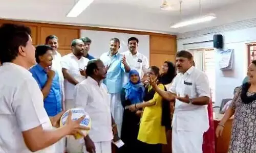 ജില്ല സ്​റ്റേഡിയം തർക്കം തുടരുന്നു: പത്തനംതിട്ട നഗരസഭയിൽ വോളിബോൾ തട്ടി ​ഭരണ - പ്രതിപക്ഷം