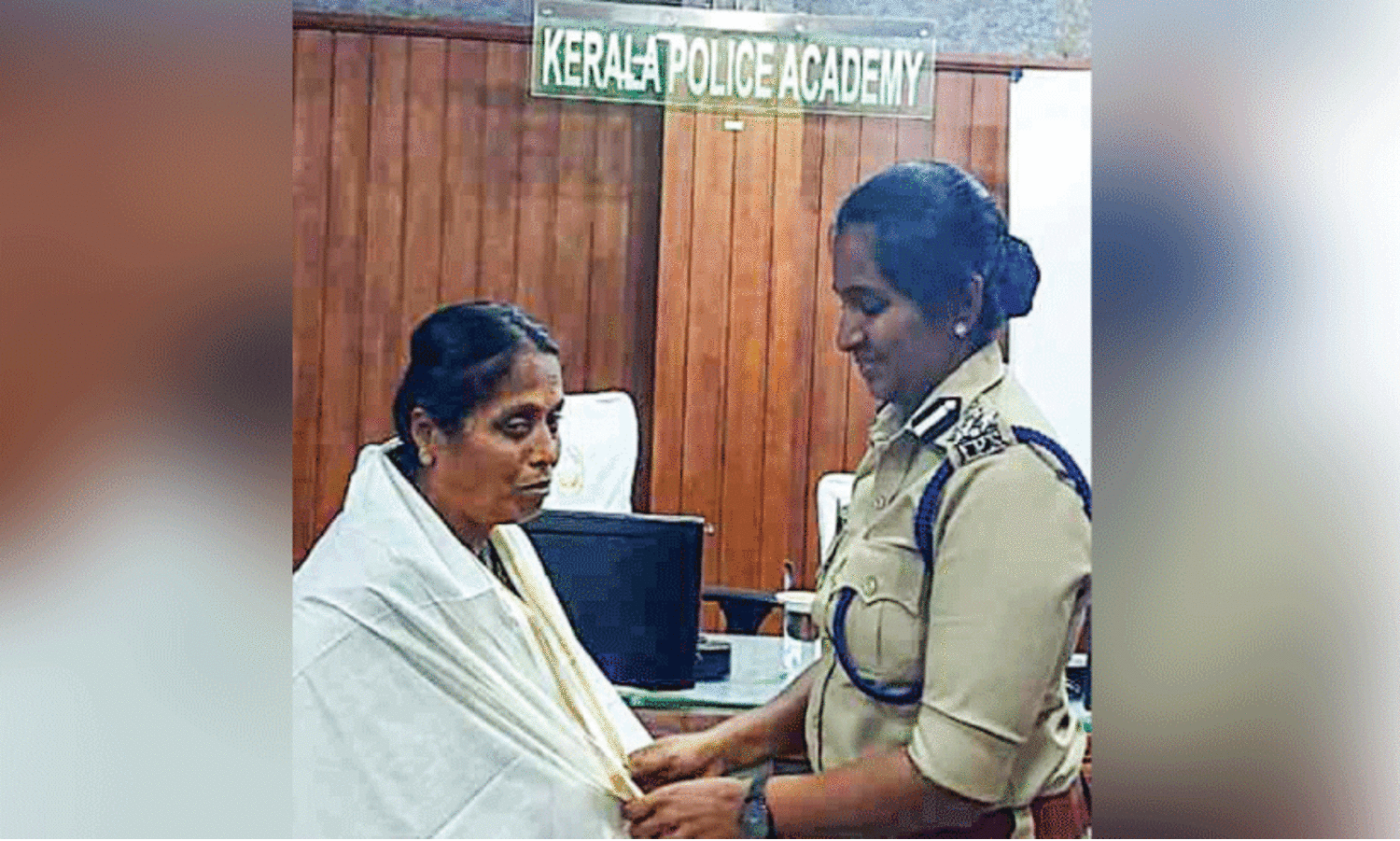 പ​ഠ​നം നി​ല​ച്ച​വ​ർ​ക്ക് പ്ര​തീ​ക്ഷ​യു​ടെ വെ​ട്ട​മാ​യി പ്രി​യ​ദ​ർ​ശി​നി ടീ​ച്ച​ർ