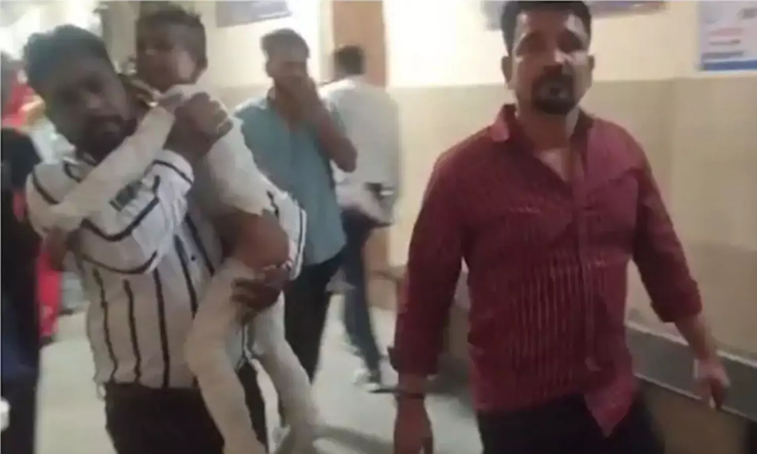 ശിവരാത്രി ഘോഷയാത്രക്കിടെ വൈദ്യുതി ലൈനിൽനിന്ന് ഷോ​ക്കേറ്റ് 14 കുട്ടികൾക്ക് പൊള്ളലേറ്റു; രണ്ടുപേരുടെ നില ഗുരുതരം