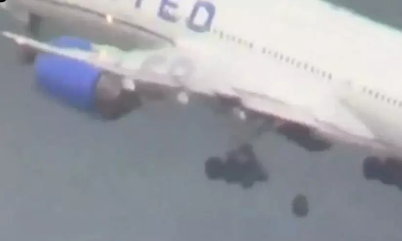 ടേക്ക് ഓഫിന് പിന്നാലെ യുണൈറ്റഡ് എയർലൈൻ വിമാനത്തിന്റെ ടയർ ഊരിത്തെറിച്ചു -VIDEO ടേക്ക് ഓഫിന് പിന്നാലെ യുണൈറ്റഡ് എയർലൈൻ വിമാനത്തിന്റെ ടയർ ഊരിത്തെറിച്ചു -VIDEO