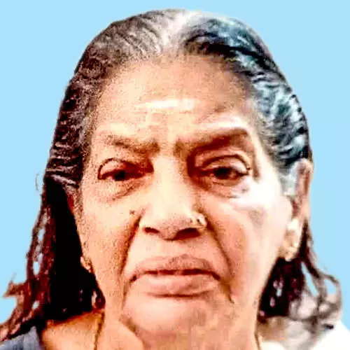 ഓ​മ​ന അ​മ്മ