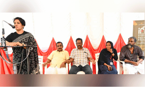 inaugrating kodungallur international film festival