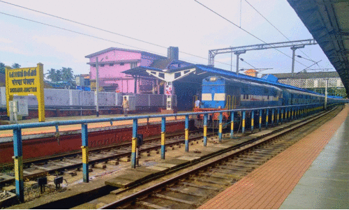 മകൾക്ക് ലാപ്ടോപ് വാങ്ങാൻ പണമില്ല; ആ​ത്മ​ഹ​ത്യ ചെ​യ്യാ​നെ​ത്തി​യ വ​യോ​ധി​ക​ന് നാ​ടി​ന്റെ കൈ​ത്താ​ങ്ങ്