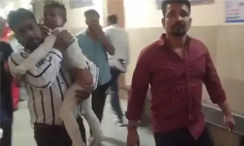 ശിവരാത്രി ഘോഷയാത്രക്കിടെ വൈദ്യുതി ലൈനിൽനിന്ന് ഷോ​ക്കേറ്റ് 14 കുട്ടികൾക്ക് പൊള്ളലേറ്റു; രണ്ടുപേരുടെ നില ഗുരുതരം