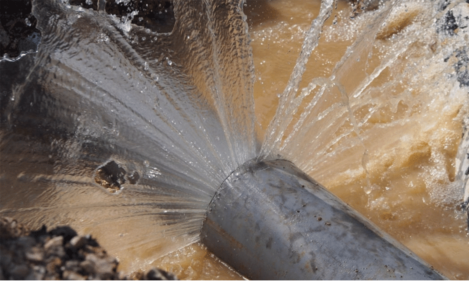 ചെങ്ങാലൂരിൽ പൈപ്പ് പൊട്ടൽ തുടർക്കഥ; തിരിഞ്ഞുനോക്കാതെ അധികൃതർ