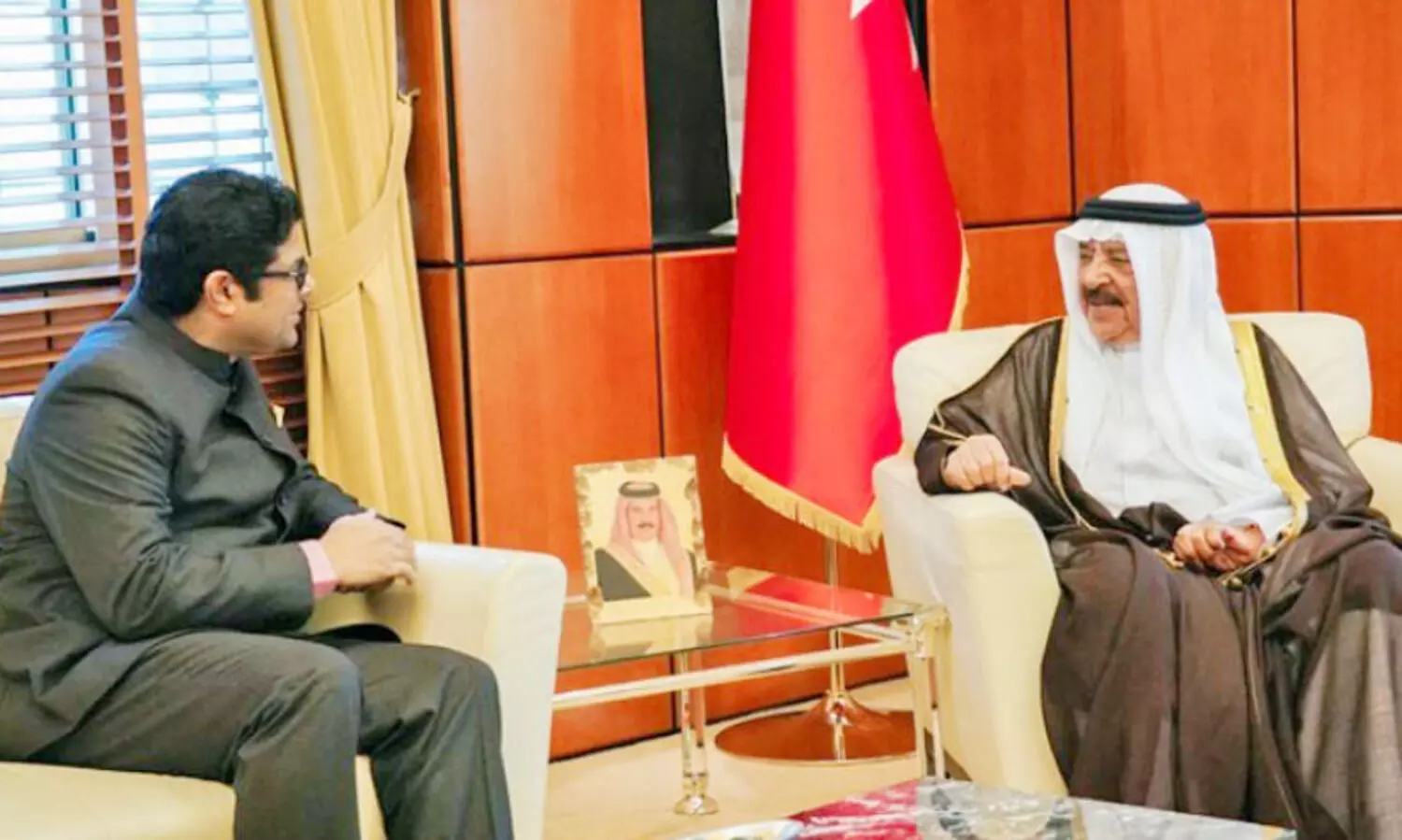 റോ​യ​ൽ കോ​ർ​ട്ട് മ​ന്ത്രി​യു​മാ​യി കൂ​ടി​ക്കാ​ഴ്ച ന​ട​ത്തി ഇ​ന്ത്യ​ൻ അം​ബാ​സ​ഡ​ർ