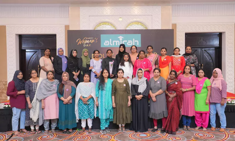 25 ല​ക്ഷം രൂ​പ​യു​ടെ അ​ൽ​മി​റ സ്​​കോ​ള​ർ​ഷി​പ്പു​ക​ൾ വി​ത​ര​ണം ചെ​യ്തു