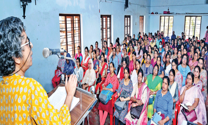 പെ​ൺ​പെ​രു​മ​യു​ടെ കാ​ഹ​ളം