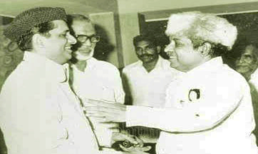 ലോ​ക്സ​ഭ​യി​ലേ​ക്ക് ശി​ഹാ​ബ് ത​ങ്ങ​ളു​ടെ പ​ത്രി​ക