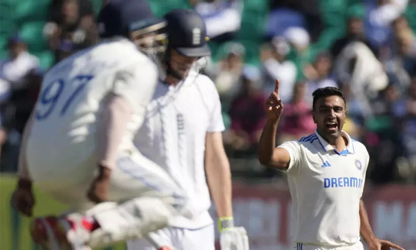 നാല് റൺസ് കൂടി ചേർത്ത് ഇന്ത്യ പുറത്ത്; ഇംഗ്ലണ്ടിന്റെ മൂന്ന് വിക്കറ്റ് എറിഞ്ഞിട്ട് അശ്വിൻ