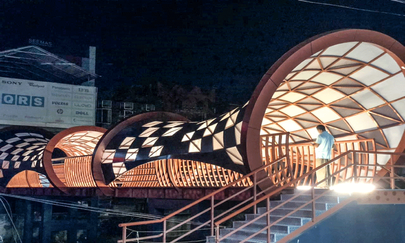 ഹൗസ്​ബോട്ട്​ മാതൃകയിൽ ‘പുതിയ ഇരുമ്പുപാലം’ ഇനി നാടിന്​ സ്വന്തം