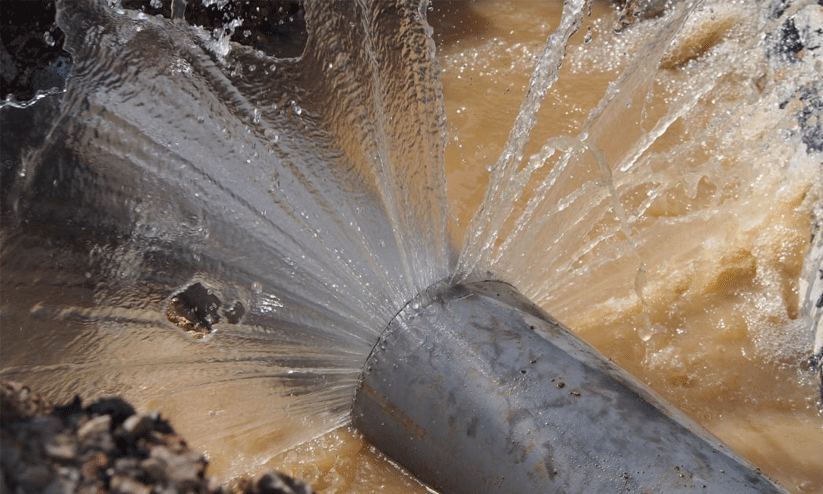 ചെങ്ങാലൂരിൽ പൈപ്പ് പൊട്ടൽ തുടർക്കഥ; തിരിഞ്ഞുനോക്കാതെ അധികൃതർ