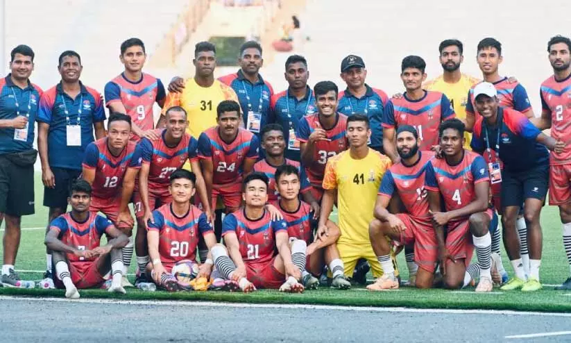 സർവിസസിന് ഏഴാം സന്തോഷ് ട്രോഫി കിരീടം; ഫൈനലിൽ ഗോവയെ വീഴ്ത്തിയത് ഒരു ഗോളിന് സർവിസസിന് ഏഴാം സന്തോഷ് ട്രോഫി കിരീടം; ഫൈനലിൽ ഗോവയെ വീഴ്ത്തിയത് ഒരു ഗോളിന്