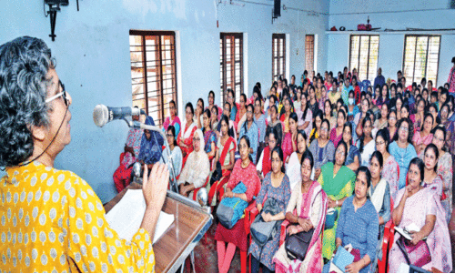 പെ​ൺ​പെ​രു​മ​യു​ടെ കാ​ഹ​ളം