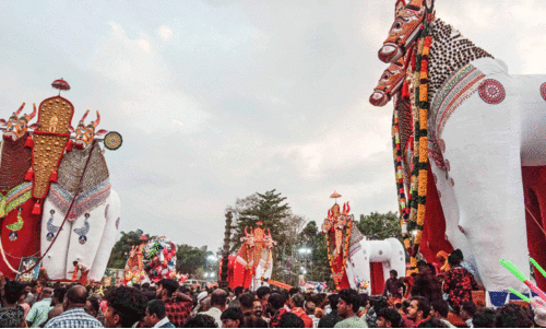 പടനിലം പരബ്രഹ്മ ക്ഷേത്രം; ശിവരാത്രി കെട്ടുകാഴ്ച ഭക്തിസാന്ദ്രമായി