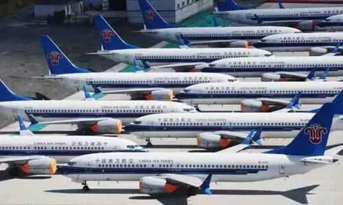 വിമാനത്തിന്റെ എൻജിനു നേർക്ക് യാത്രക്കാരൻ നാണയങ്ങൾ എറിഞ്ഞു; യാത്ര തടസ്സപ്പെട്ടത് നാലുമണിക്കൂർ