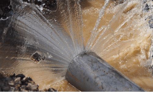 ചെങ്ങാലൂരിൽ പൈപ്പ് പൊട്ടൽ തുടർക്കഥ; തിരിഞ്ഞുനോക്കാതെ അധികൃതർ