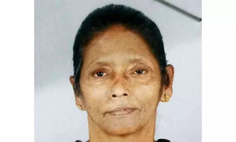 ടാങ്കർ ലോറിയിടിച്ച് ബൈക്ക് യാത്രിക മരിച്ചു ടാങ്കർ ലോറിയിടിച്ച് ബൈക്ക് യാത്രിക മരിച്ചു