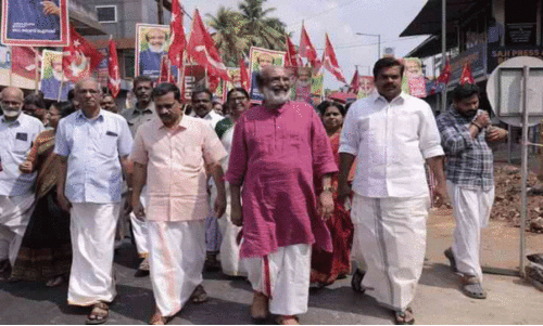 അ​​ര​​യുംത​​ല​​യും മു​​റു​​ക്കി ക​​ക്ഷി​​ക​​ൾ