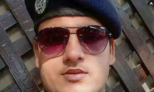 ട്രെയിനിൽ മുസ്ലിം യാത്രക്കാരെ വെടിവെച്ചുകൊന്ന രണ്ട് ആർ.പി.എഫുകാരെ പുറത്താക്കി