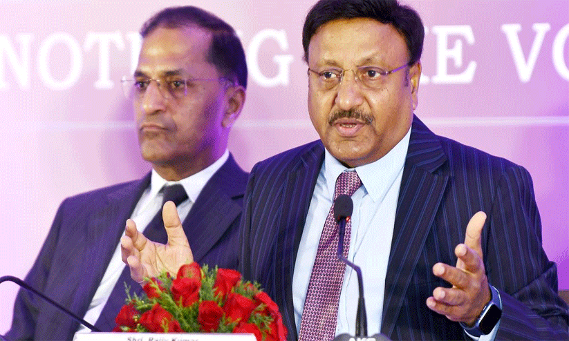 അ​രു​ൺ ഗോ​യ​ൽ, രാ​ജീ​വ് കു​മാ​ർ