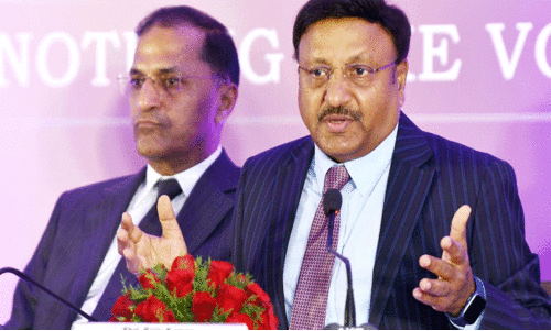 അ​രു​ൺ ഗോ​യ​ൽ, രാ​ജീ​വ് കു​മാ​ർ