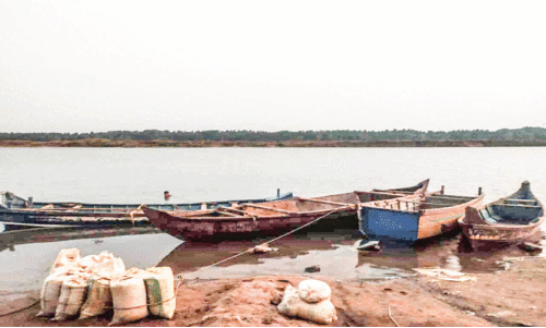 ഭാരതപ്പുഴയില്‍നിന്ന് കടത്താന്‍ ശ്രമിച്ച 2000 ചാക്ക് മണൽ പിടികൂടി