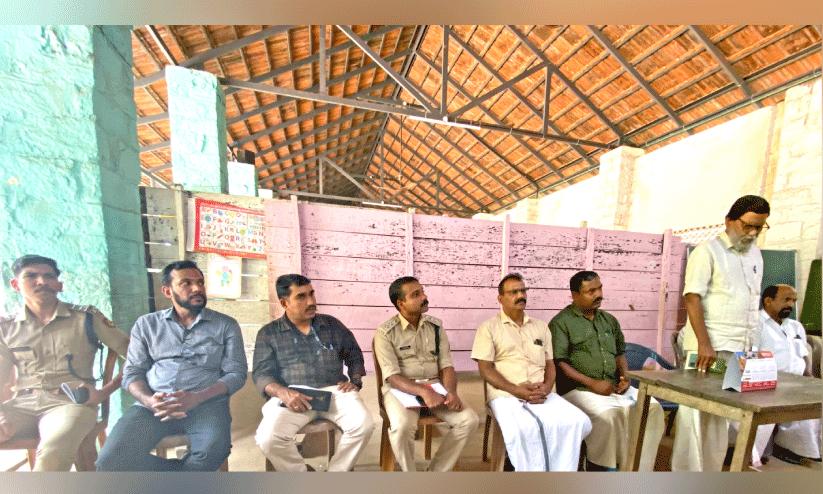 E. K. Vijayan MLA inaugurating general meeting held following the presence of the tiger in Pashukkad