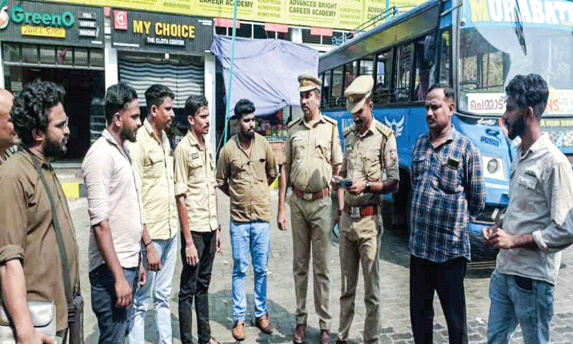 നൊമ്പരസ്മൃതിയായി പൂക്കിപ്പറമ്പ്; ദുരന്തത്തിന് 23 വയസ്സ് നൊമ്പരസ്മൃതിയായി പൂക്കിപ്പറമ്പ്; ദുരന്തത്തിന് 23 വയസ്സ്