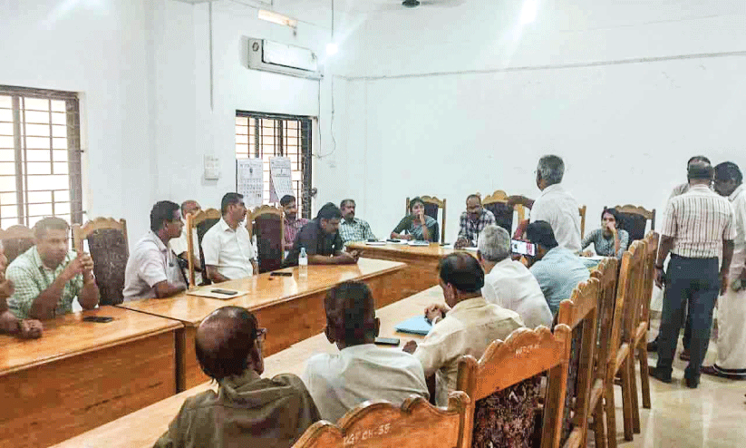 കാങ്കപുഴ റെഗുലേറ്റർ കം ബ്രിഡ്ജ് സാമൂഹികാഘാത പഠനം; കരട് റിപ്പോർട്ട് ചർച്ച ചെയ്യാൻ വിളിച്ച യോഗത്തിൽ രോഷപ്രകടനം