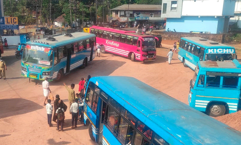 Temporary bus stand at Raja Road organized by Municipal Council