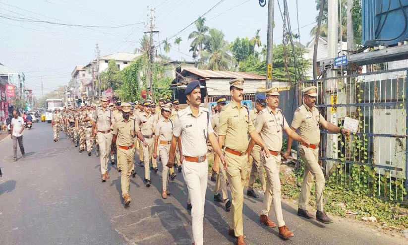 കേന്ദ്രസേന രണ്ടിടത്ത് റൂട്ട് മാർച്ച് നടത്തി