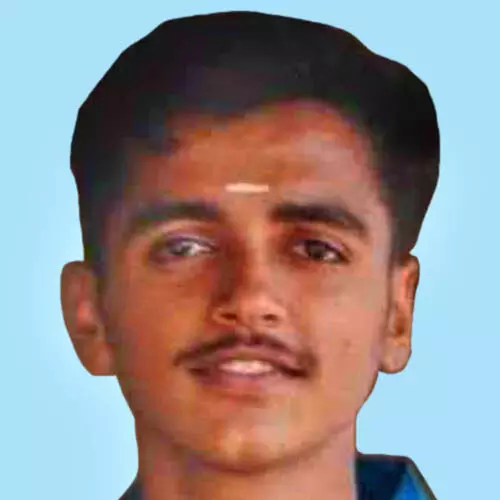 മി​നി ലോ​റി​യും ഇ​രു​ച​ക്ര വാ​ഹ​ന​ങ്ങ​ളും കൂ​ട്ടി​യി​ടി​ച്ച്​ യു​വാ​വ് മ​രി​ച്ചു