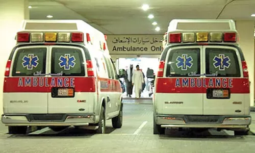 ഗ​സ്സക്ക് സ​ഹാ​യം തു​ട​രു​ന്നു; ഏ​ഴ്​ ആം​ബു​ല​ൻ​സു​ക​ൾ കൈ​മാ​റി